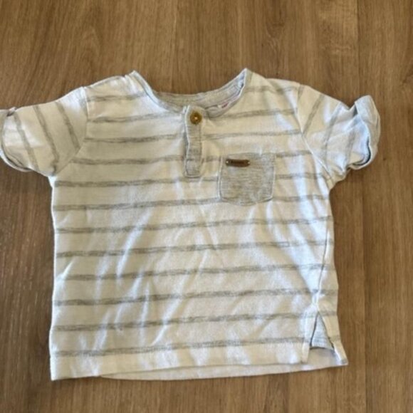 Zara- White and Grey Short Sleeved Shirt - Picture 1 of 4